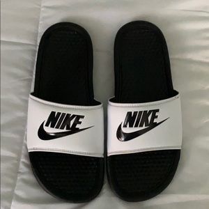 black and white nike size 7 women’s slides